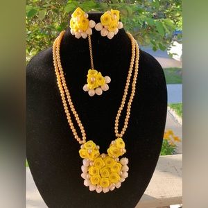beautiful fake flower necklace
